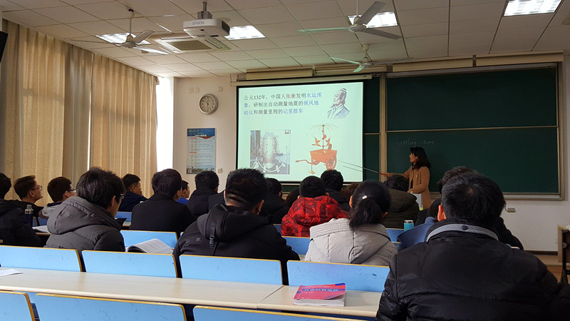 2018-2-26-新学期课堂一派生机盎然-番号
开学查课纪实 (2)_副本.jpg