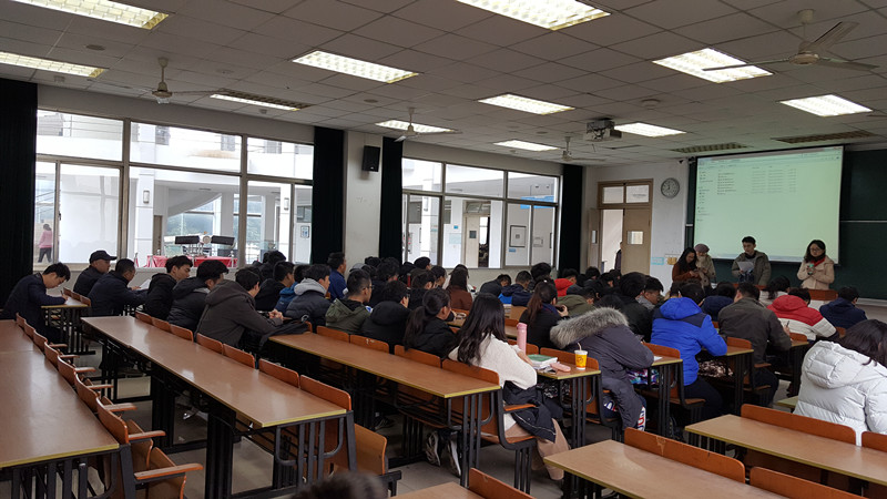 2018-2-26-新学期课堂一派生机盎然-番号
开学查课纪实_副本.jpg